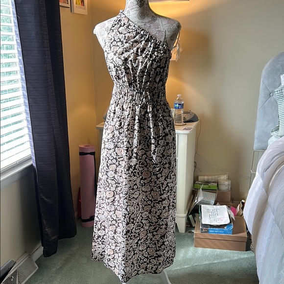 Dresses & Skirts - Beautiful Rails dress. Floral One-Shoulder Maxi Dress